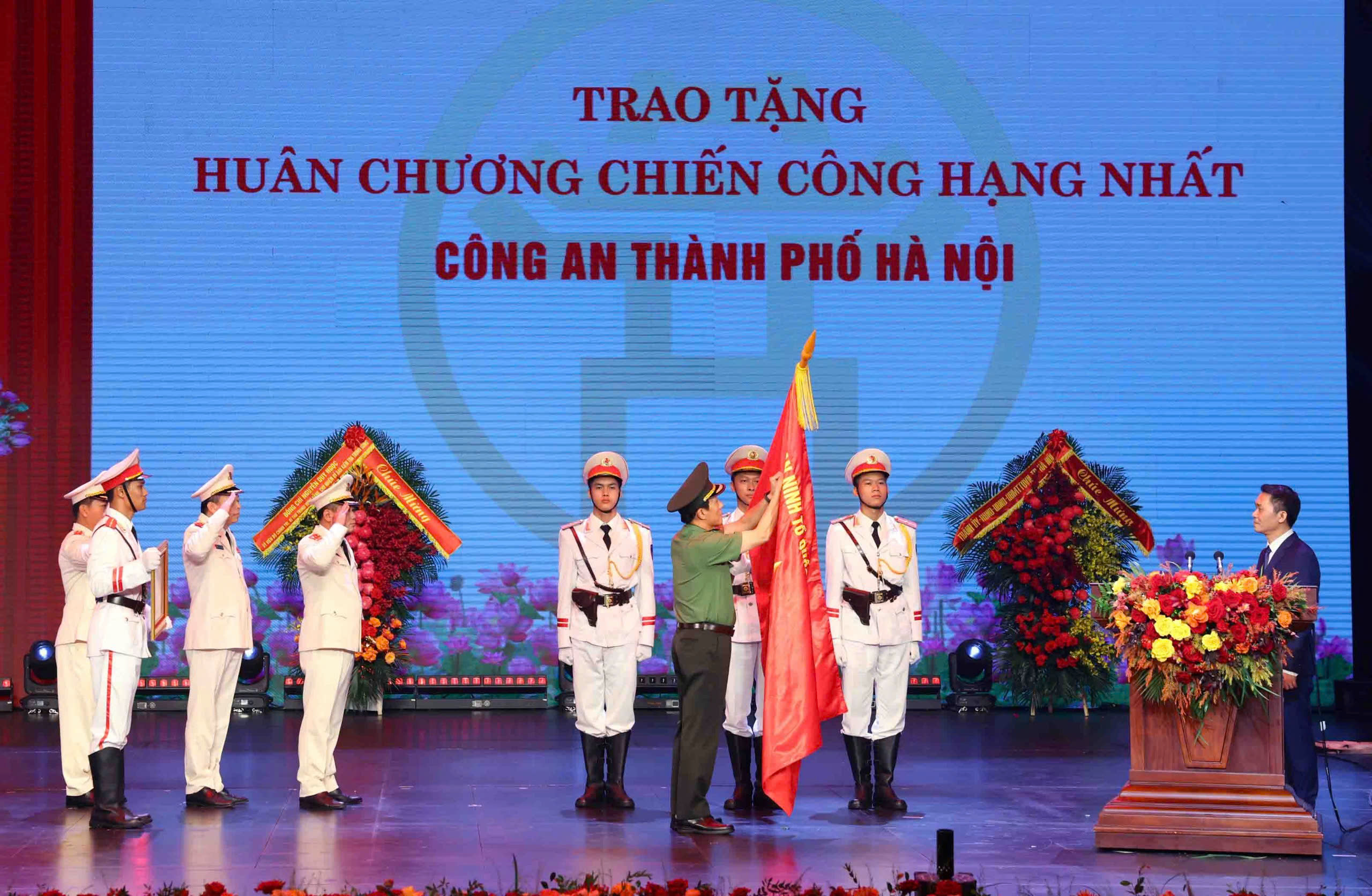 Công an Hà Nội đón nhận Huân chương Chiến công hạng Nhất