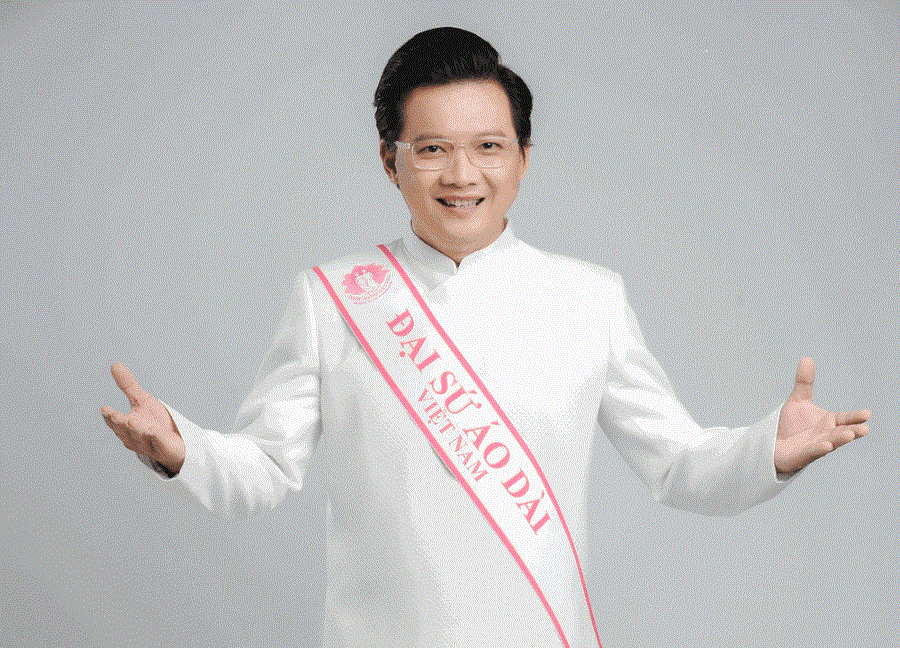 MC Phước Lập nặng tình cùng áo dài