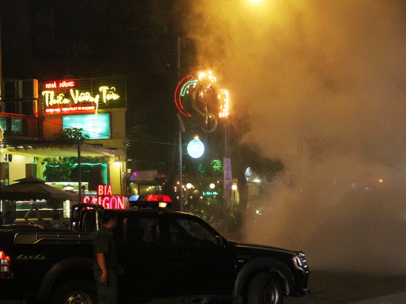 Hoảng hồn vì đèn trang trí tết ở trung tâm TP cháy nổ