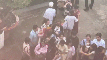 Công an bắt nhóm 8 người chuyên móc túi sinh viên… trong lễ tốt nghiệp, lễ hội