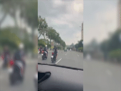 Công an làm việc với nhóm nằm trên yên xe chạy tốc độ cao ở đường Phạm Văn Đồng