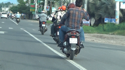 Nhiều người tức tưởi vì bị phá xe lấy tiền trên quốc lộ