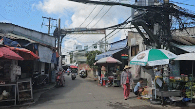 Cháy nhà lúc 3 giờ sáng, 4 người thoát bằng đường mái tôn hàng xóm