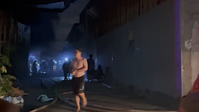 Cháy dữ dội xưởng nhựa ở Bình Chánh lúc 1 giờ sáng