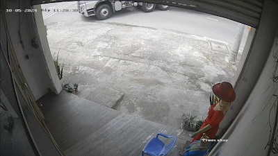 Xe container lao vào nhà dân, tài xế mắc kẹt chết trong cabin