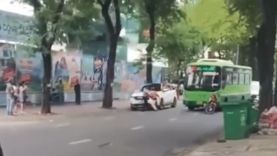 Bắt khẩn cấp tài xế, tiếp viên xe buýt cùng người giao hàng đánh nhau ở quận 3