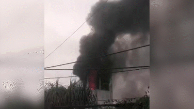 Cháy dữ dội cửa hàng kinh doanh máy hàn ở Bà Điểm