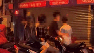 Nhóm thanh thiếu niên chửi bới, tông xe gây náo loạn ngày mùng 5 Tết