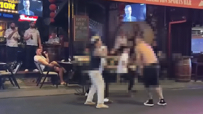 Một người nước ngoài bị đánh hội đồng ở Phố Tây Bùi Viện