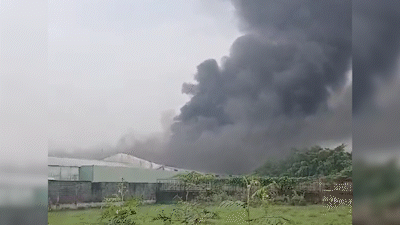 Đốt rác gây cháy lan, cột khói cao hàng trăm mét