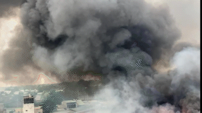 Cháy lớn 2 nhà kho ở xã Bình Hưng, Phó Giám đốc Công an TP.HCM trực tiếp chỉ huy chữa cháy