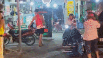 Người đàn ông say xỉn hành hung thanh niên xung phong, một người bị thương ở chân