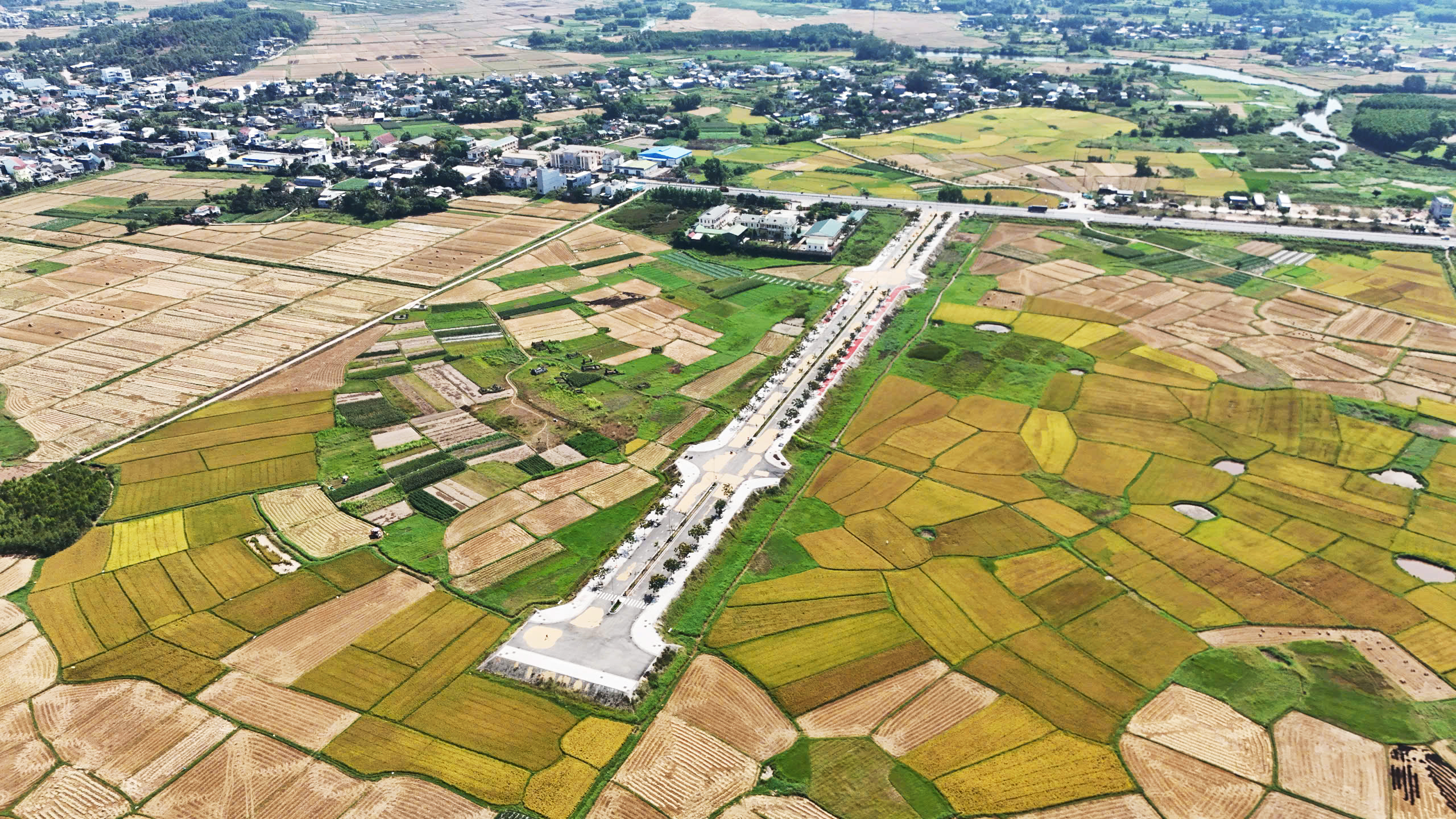 Đầu tư 34 tỉ đồng làm đường dẫn ra giữa ruộng