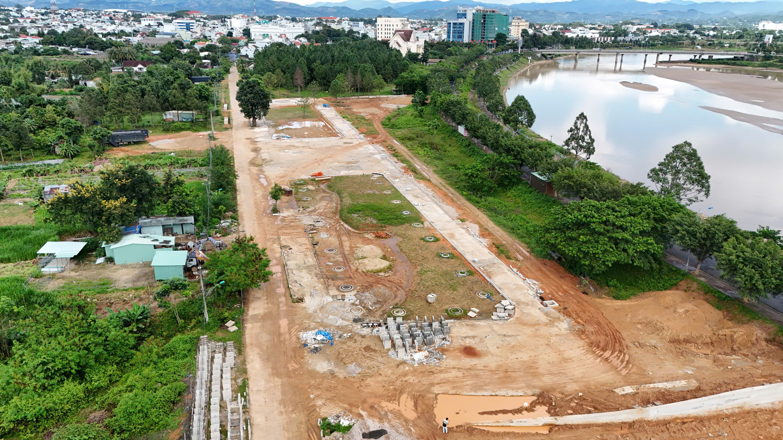 Dự án hạ tầng khu du lịch hơn trăm tỉ hoang phế, dang dở