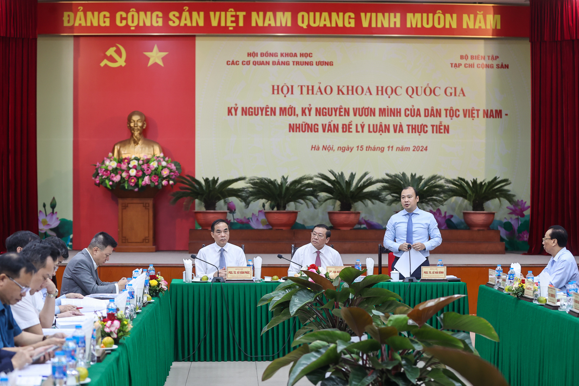 Quang cảnh hội thảo khoa học quốc gia “Kỷ nguyên mới, kỷ nguyên vươn mình của dân tộc Việt Nam - Những vấn đề lý luận và thực tiễn”.