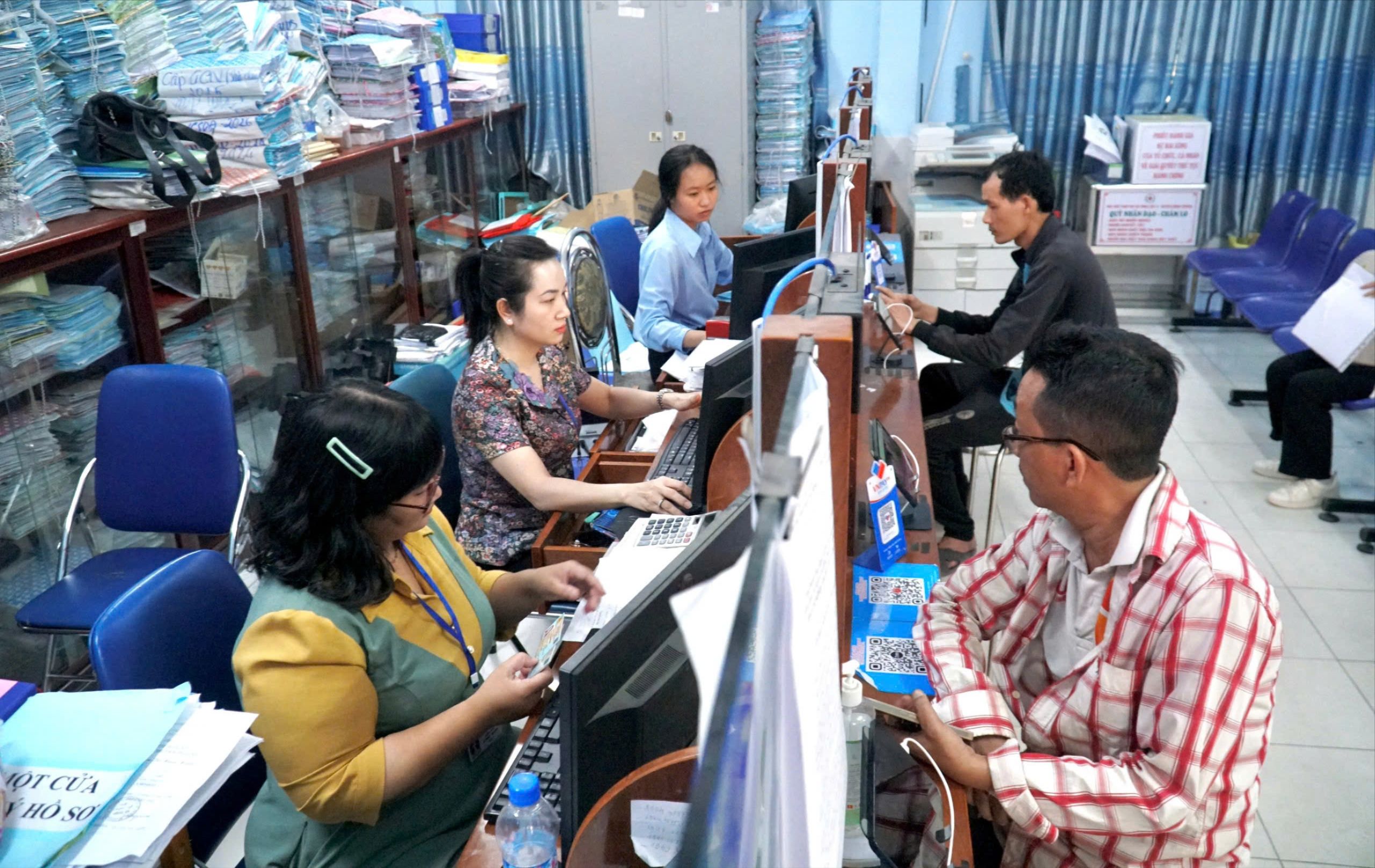 Nữ công chức hộ tịch ở xã đông dân nhất TP.HCM