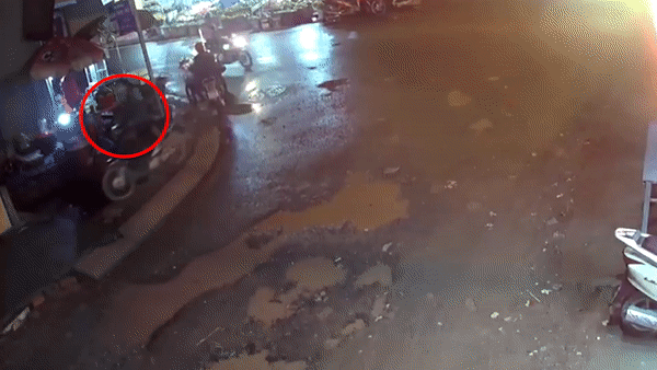 Bình Chánh: Hố sâu tử thần rình rập người dân 