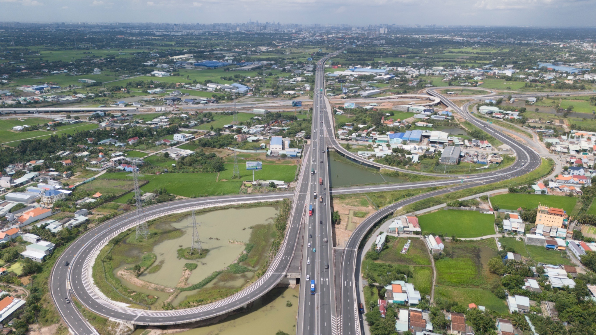 Cận cảnh 'siêu nút giao' Mỹ Yên kết nối ba trục cao tốc cửa ngõ TP.HCM, Tây Ninh