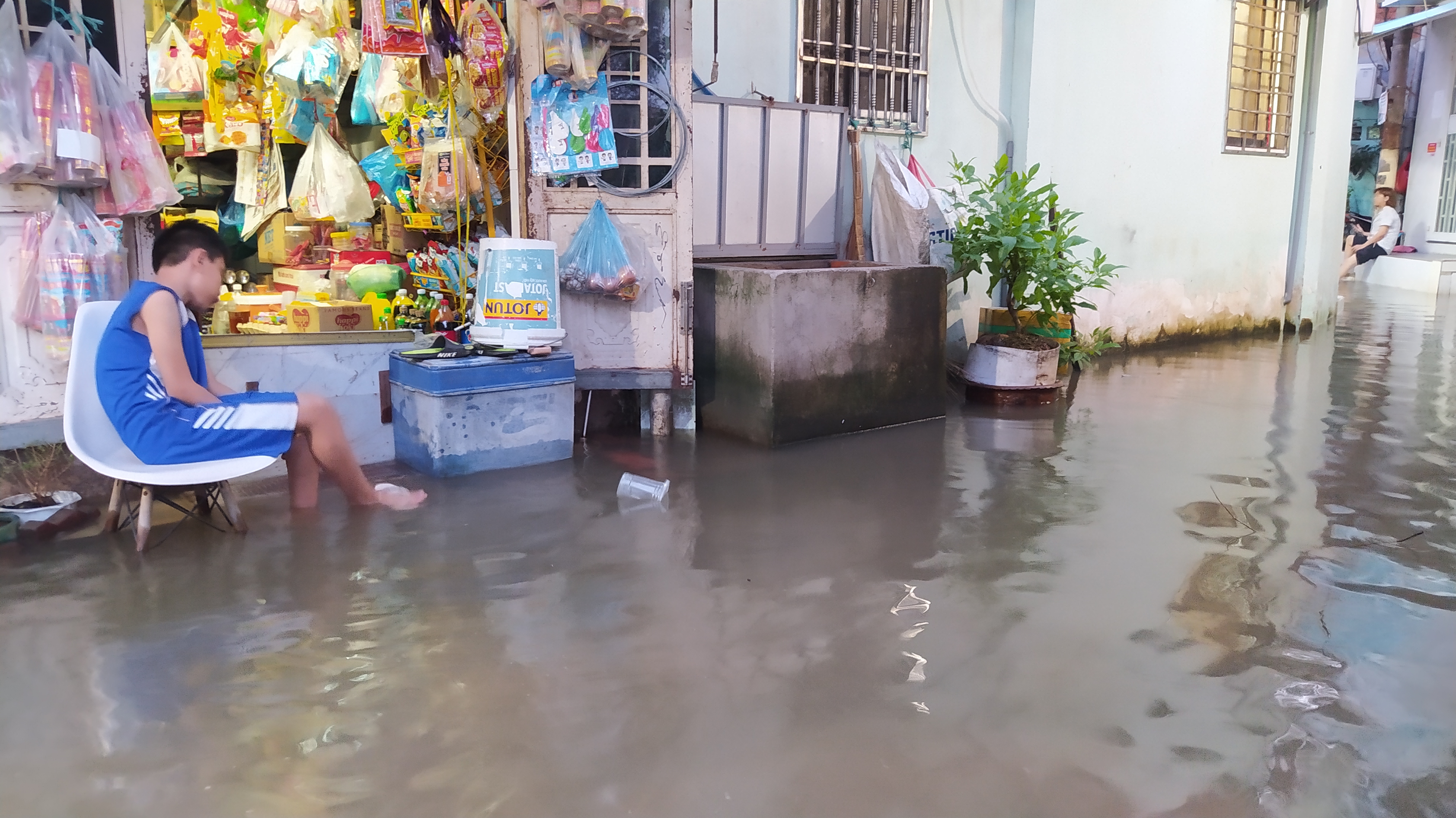 TP.HCM: Triều cường dâng cao, gây ngập nhiều tuyến đường