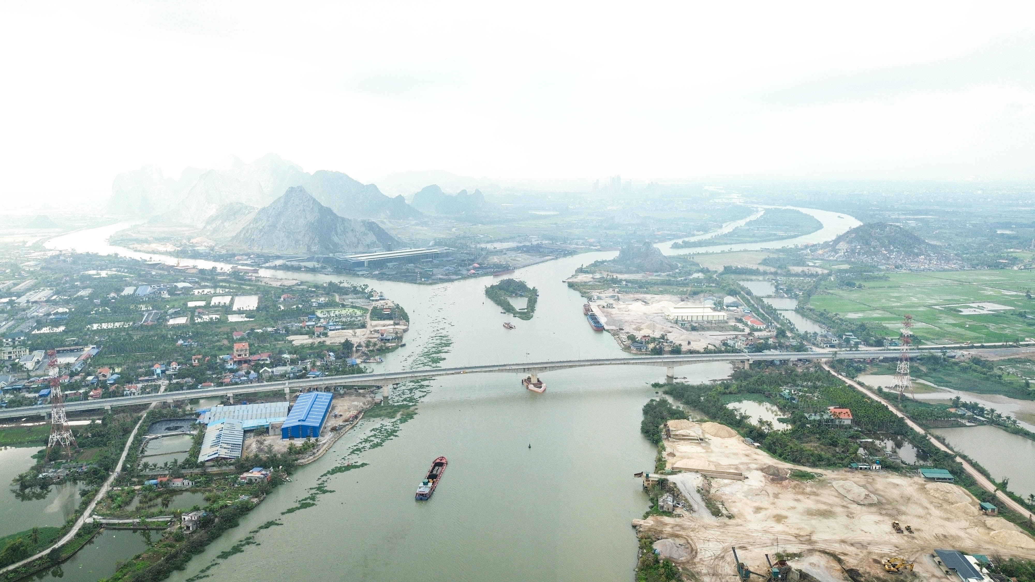 Dự án cầu Lại Xuân nối Hải Phòng - Quảng Ninh gặp khó vì đường ống xăng dầu