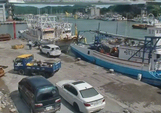 Sập cầu 140 m ở Đài Loan, sáu người vẫn còn mắc kẹt