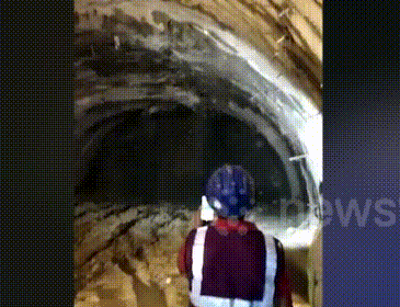 Video: Sập hầm ở Ấn Độ, công nhân may mắn thoát chết