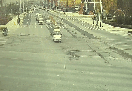 Hai xe va chạm, người trong xe văng ra ngoài