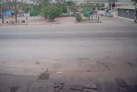 Bé 5 tuổi sống sót kỳ diệu sau khi bị tông văng 6 m