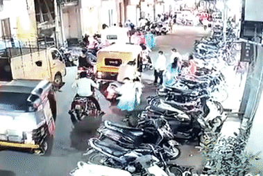 Bị đánh vì hắt hơi trên đường trong mùa dịch COVID-19