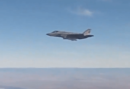 Tiêm kích tàng hình F-35 ném liên tiếp 8 quả bom