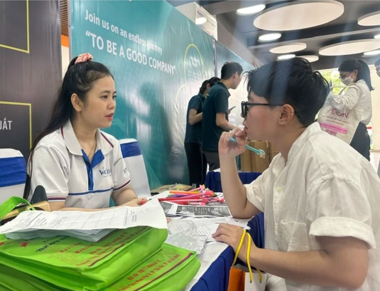 Thấy gì từ làn sóng cắt giảm nhân sự thời gian qua?