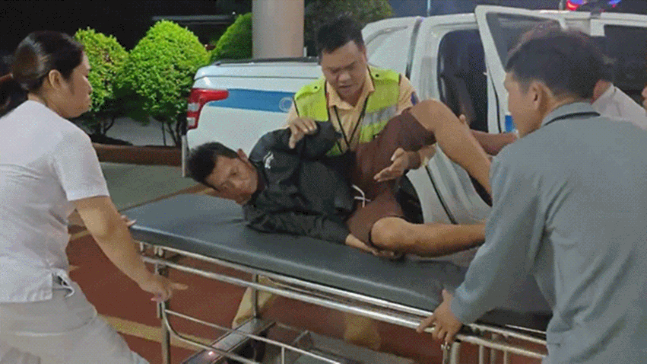 Cảnh sát giao thông cứu sống lái xe khi phát hiện xe mất lái, lạng lách trên cao tốc