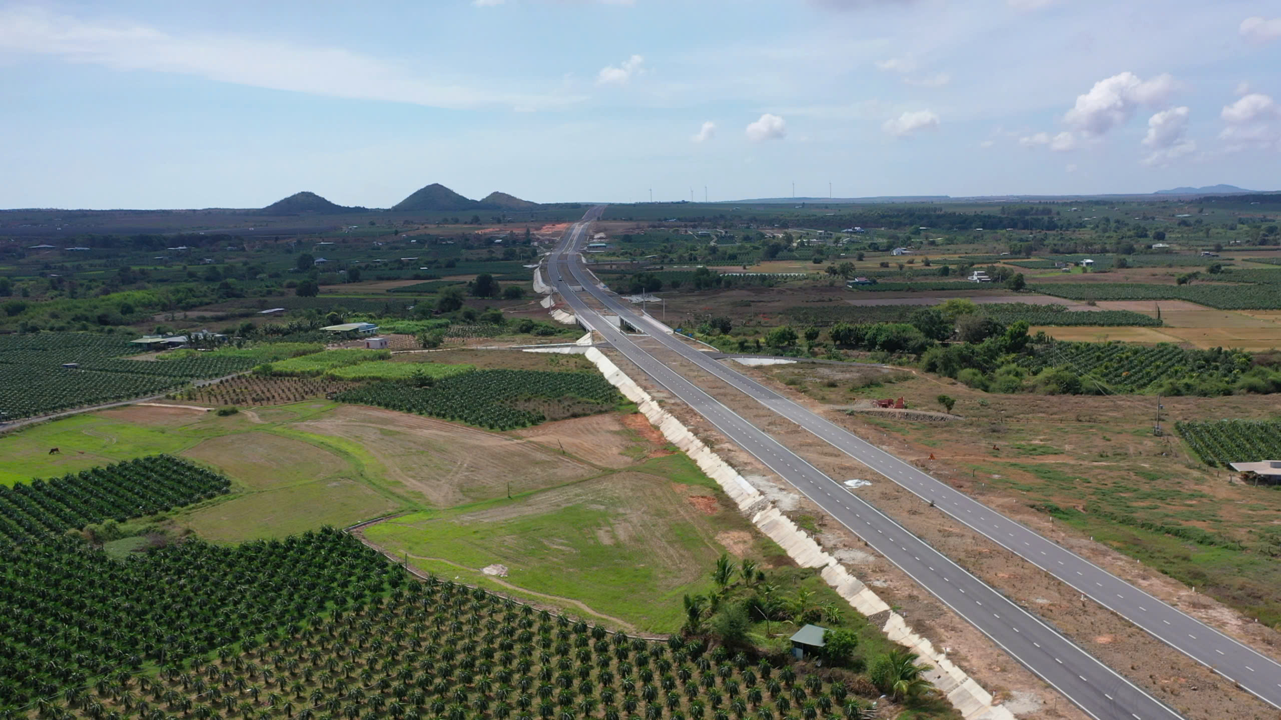 Khánh thành 2 tuyến đường 1.350 tỉ đồng kết nối cao tốc Phan Thiết-Dầu Giây