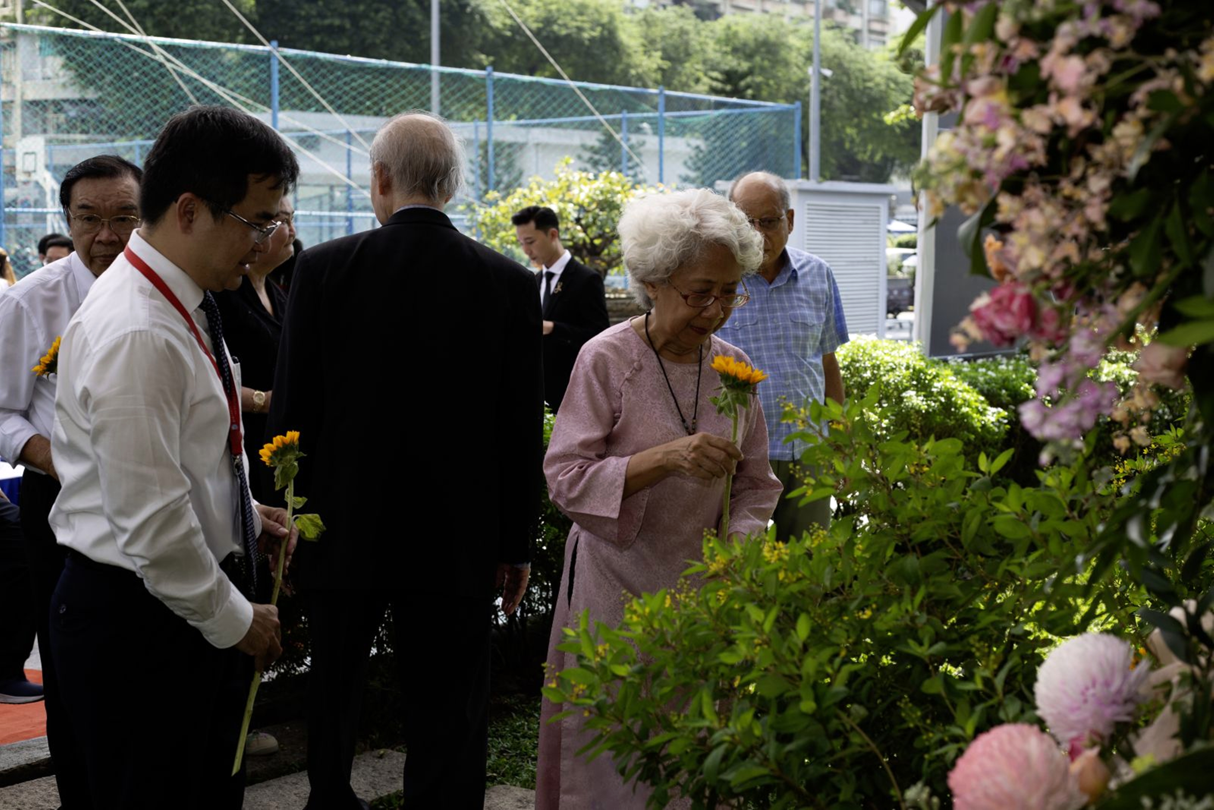 H24- những người khoác áo blouse trắng giữa lằn ranh sinh tử