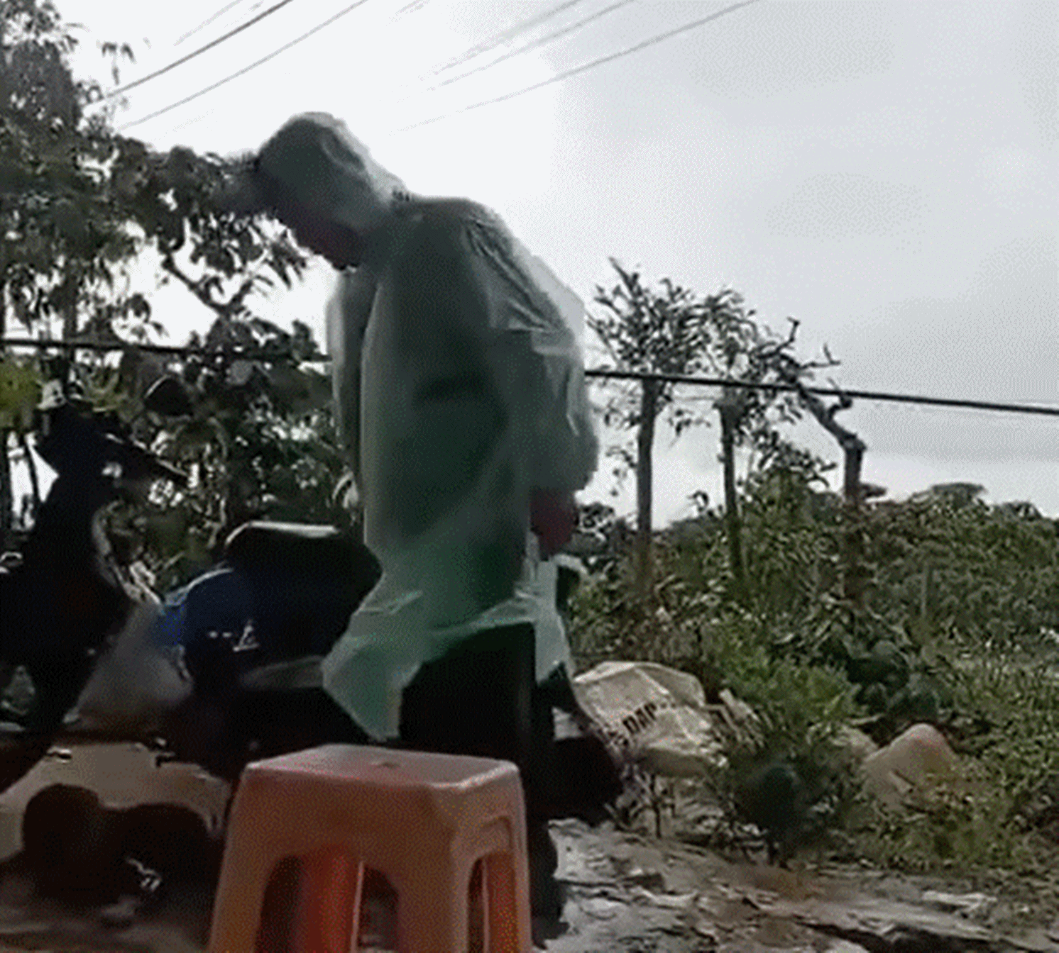 Điều tra vụ người cha bạo hành con trai 2 tuổi 