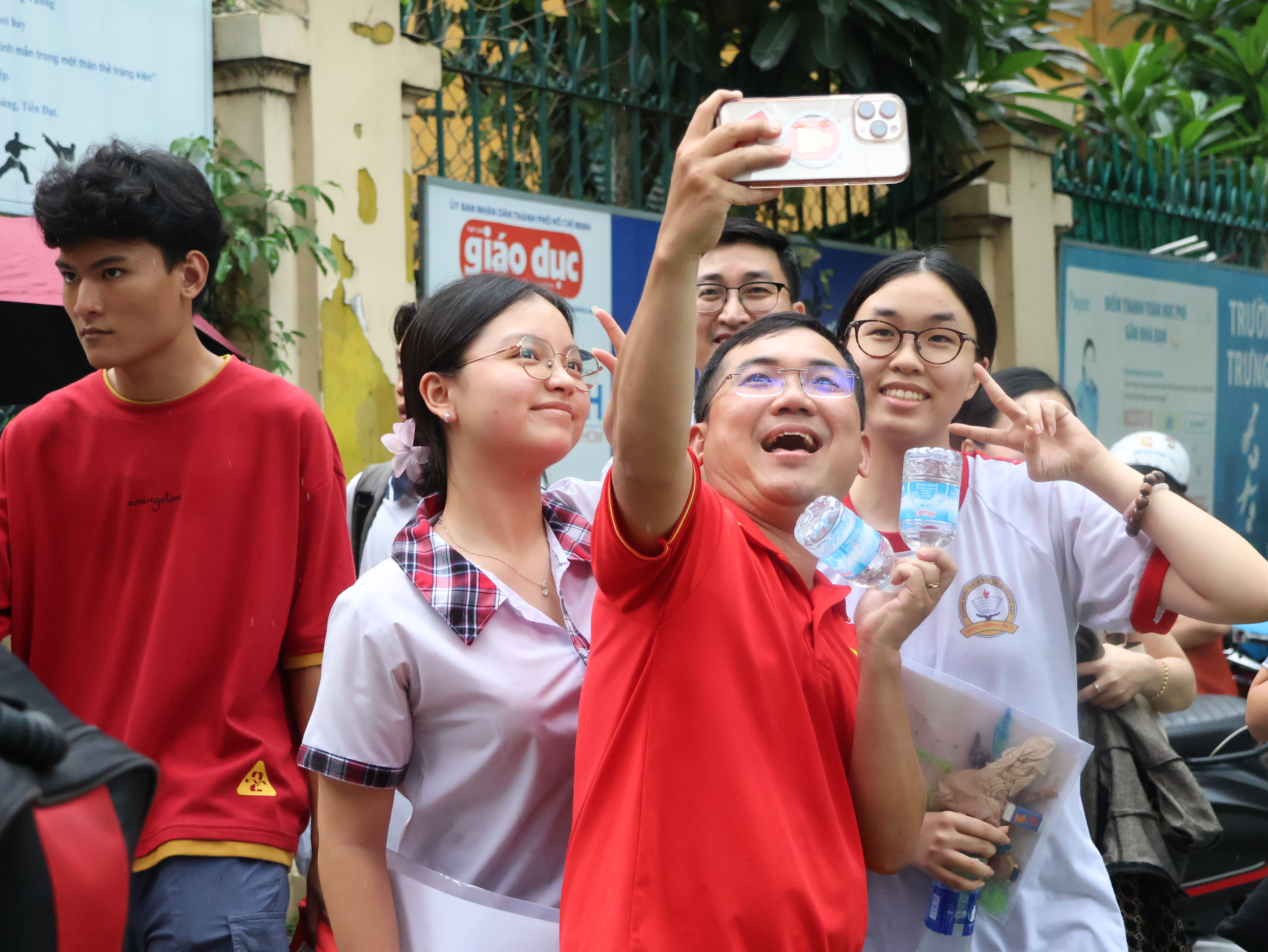 Nhìn lại những khoảnh khắc ấn tượng trong kỳ thi vào lớp 10 tại TP.HCM