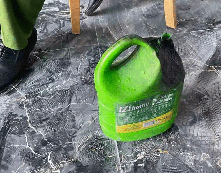 Căn xăng công an thu giữ tại hiện trường.