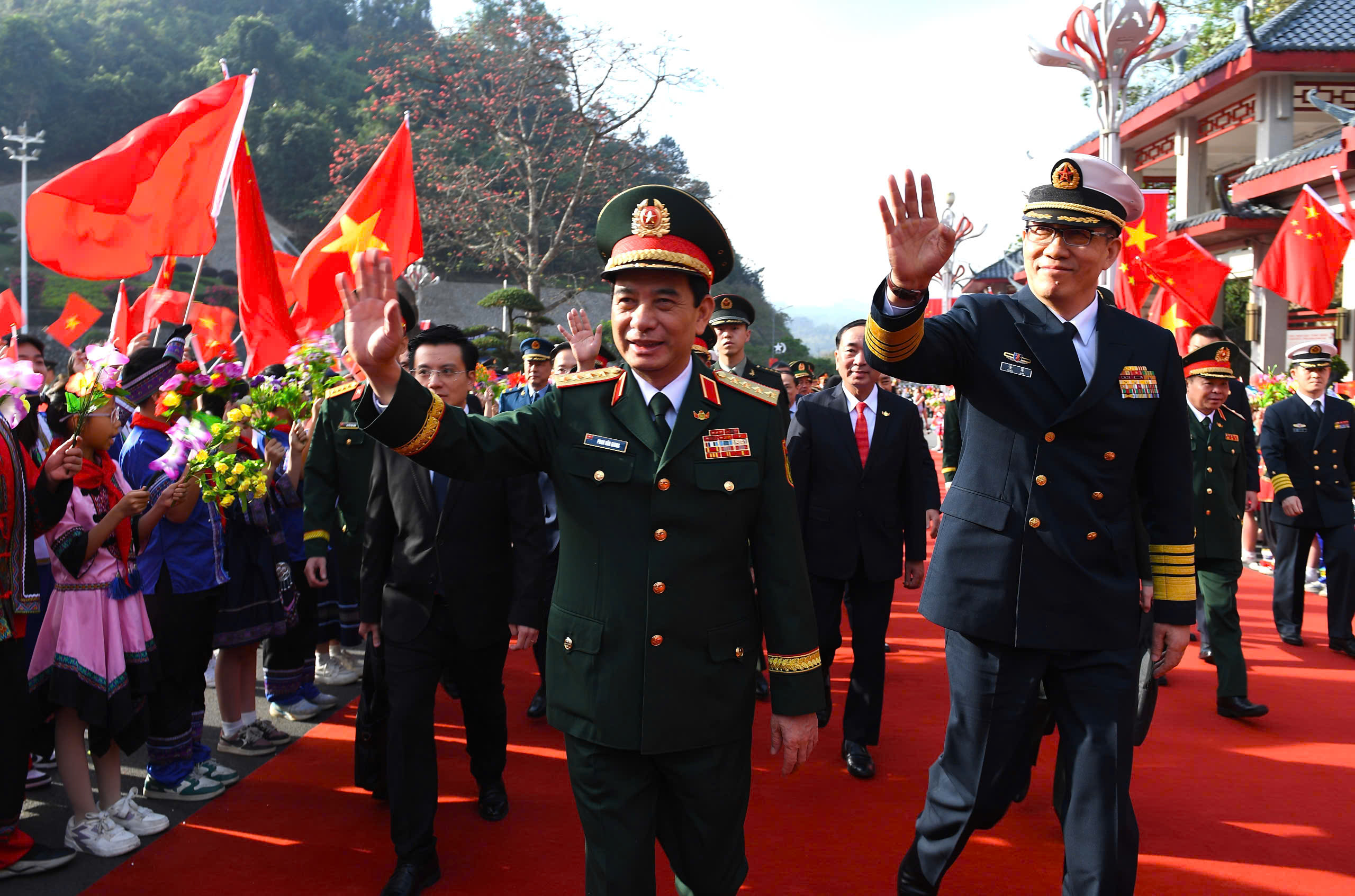 Bắt đầu các hoạt động tại giao lưu hữu nghị quốc phòng biên giới Việt Nam - Trung Quốc