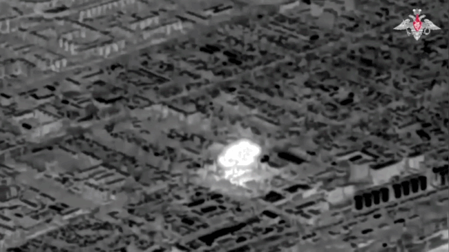 VIDEO: Nga dội ‘mưa’ tên lửa vào xưởng thiết giáp Ukraine