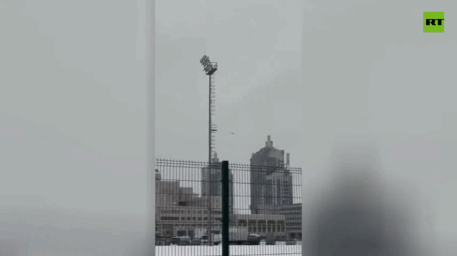 VIDEO: UAV Ukraine đâm vào các tòa nhà dân cư sâu bên trong nước Nga