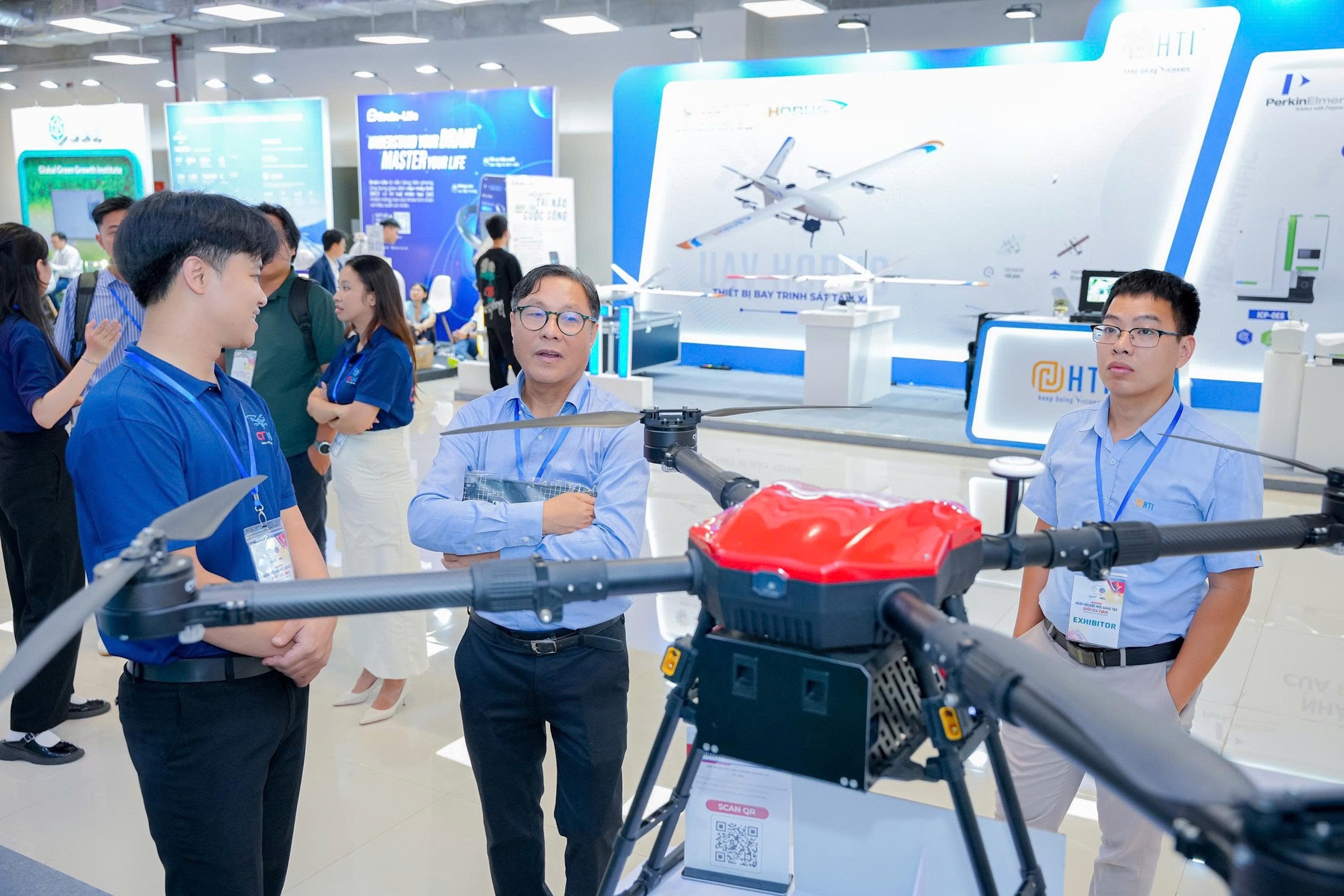 Doanh nhân Việt vươn ra toàn cầu: Viết tiếp câu chuyện thành công