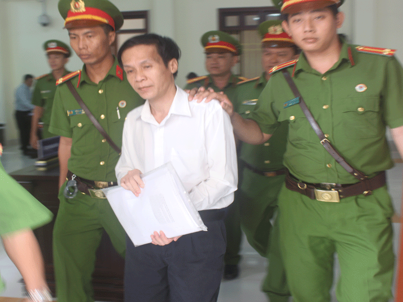 Luật sư bị tố chiếm đoạt hơn1 tỉ đồng bị đề nghị 13-15 năm tù
