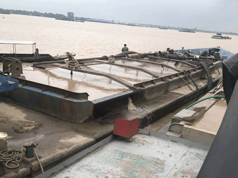 Mật phục lúc rạng sáng bắt 22 tàu 'cát tặc'