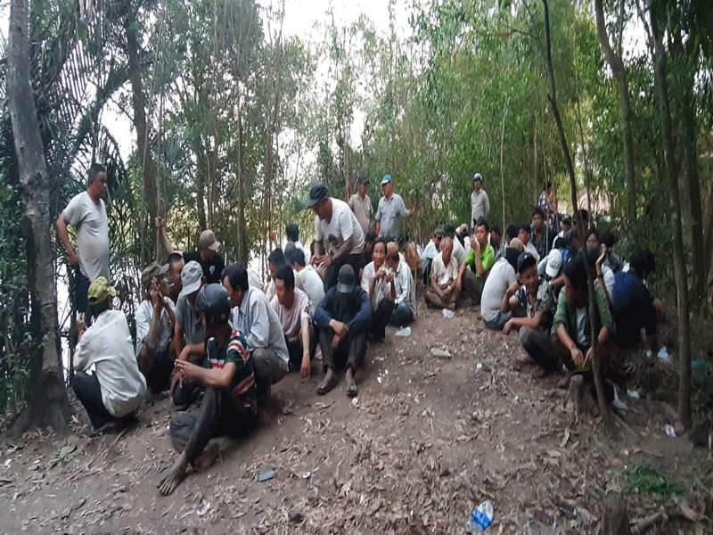 Cảnh sát nổ súng bắt gần trăm người trong trường gà