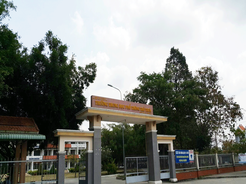 Hiệu trưởng THPT Thủ Thừa bị đình chỉ thêm 4 tháng