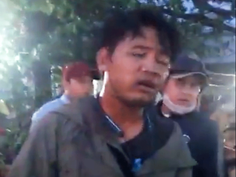 Bị đánh chảy máu đầu vì chê quán bán nước 'chặt chém'