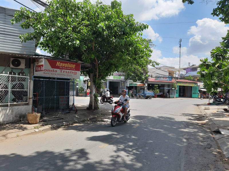 Đâm thủng ngực chủ tiệm để cướp xe máy