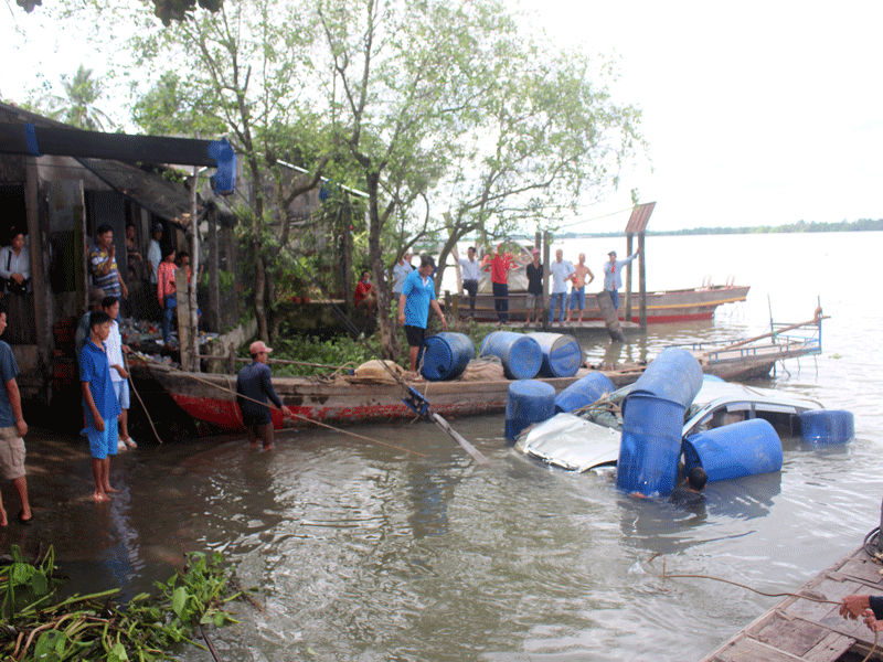 Bến Tre rà soát các bến đò sau vụ ô tô rơi xuống sông