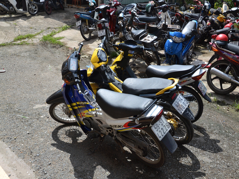 Bị truy đuổi, nhiều quái xế nhảy xuống sông