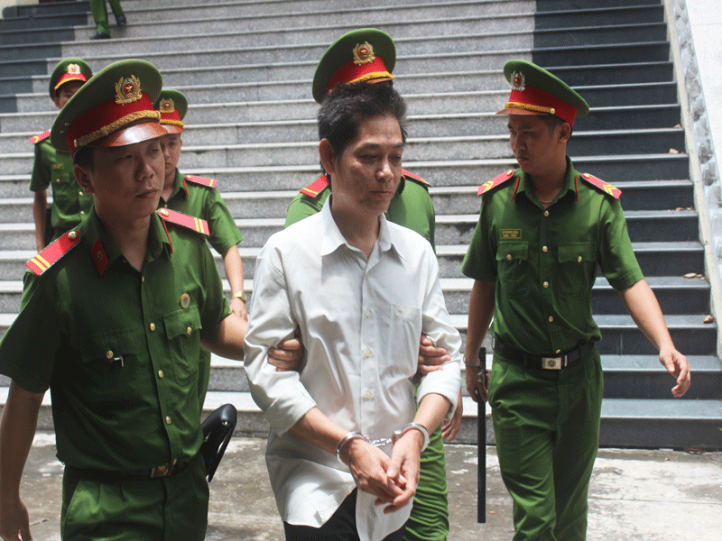 Đoạt mạng vợ và một phụ nữ vì nghi cả hai quan hệ đồng tính